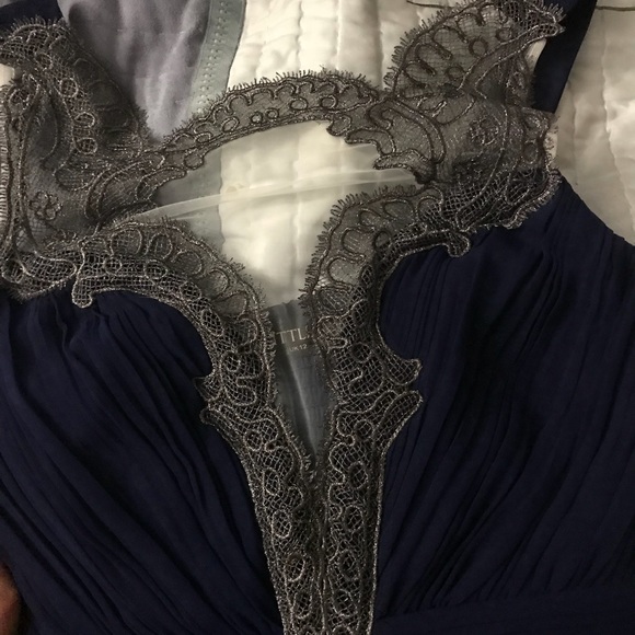 Long formal gown - Picture 2 of 5